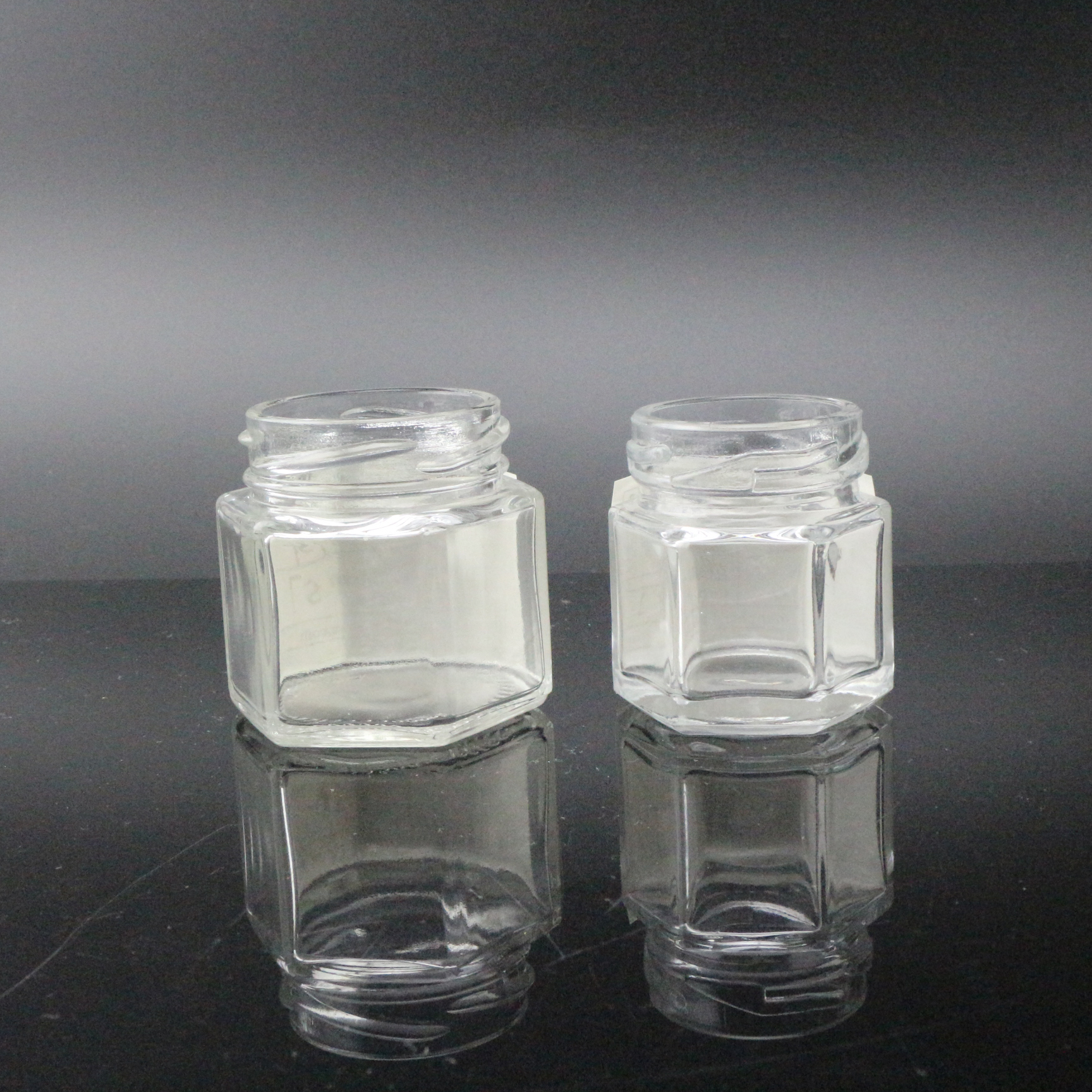 Massive Selection for Light Lamp Bulb 100ml Beverage Glass Bottlewith Metal Lid -
 Nakpunar 1.5 oz Mini 1oz Hexagon Glass Jars with Gold Plastisol Lined Lids – Linlang