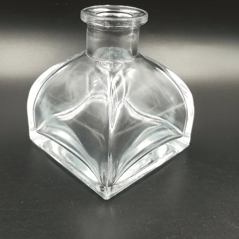 https://www.chglassware.com/uploads/HTB1vlOuXDHuK1RkSndVq6xVwpXazwholesale-glass-reed-fragrance-oil-bottle-250ml.jpg